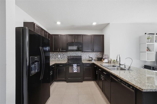 8204 PELICAN REED CIRCLE, Wesley Chapel, FL 33545