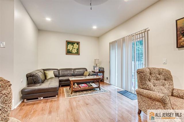 54 Davids Court, South Brunswick, NJ 08810