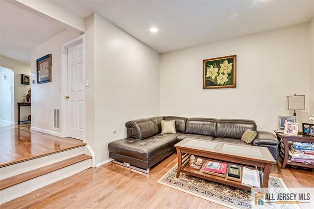54 Davids Court, South Brunswick, NJ 08810