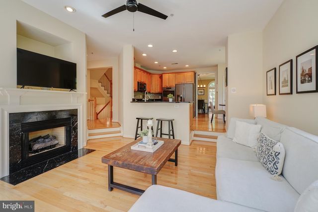 47816 SCOTSBOROUGH SQ, Sterling, VA 20165