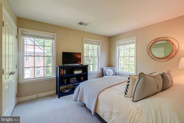 47816 SCOTSBOROUGH SQ, Sterling, VA 20165