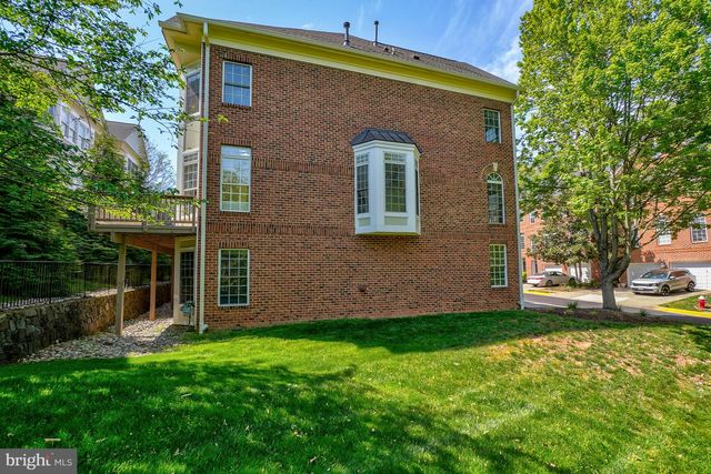 47816 SCOTSBOROUGH SQ, Sterling, VA 20165