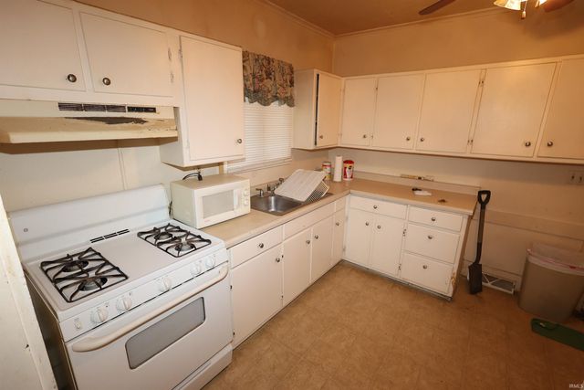 1723 E Calvert Street, South Bend, IN 46613