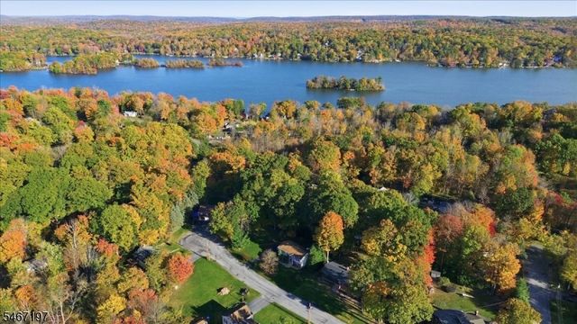 6 Saturn Ct, Vernon Twp., NJ 07422