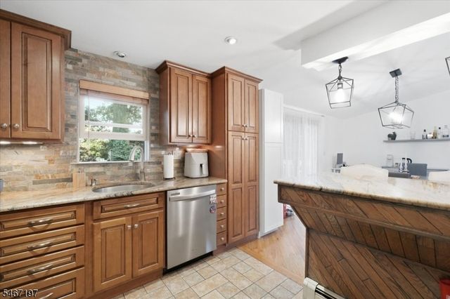 6 Saturn Ct, Vernon Twp., NJ 07422