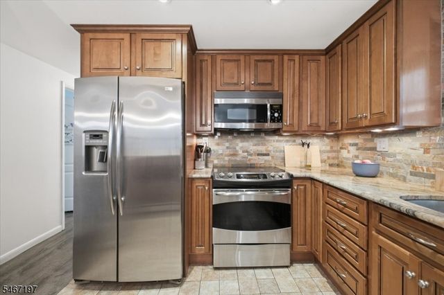 6 Saturn Ct, Vernon Twp., NJ 07422