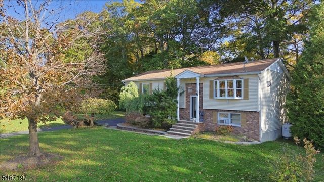 6 Saturn Ct, Vernon Twp., NJ 07422