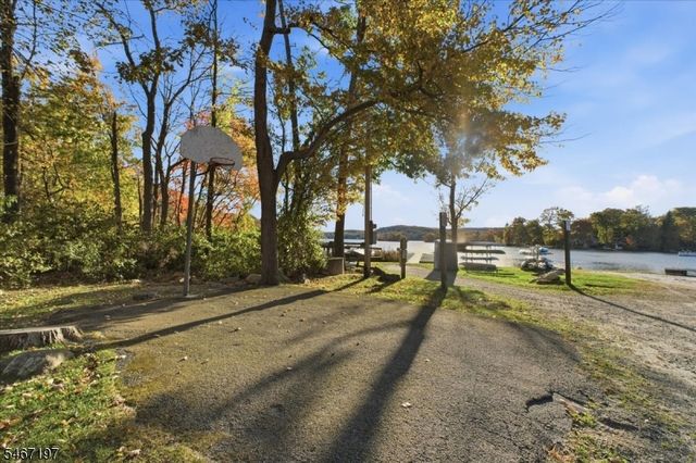 6 Saturn Ct, Vernon Twp., NJ 07422