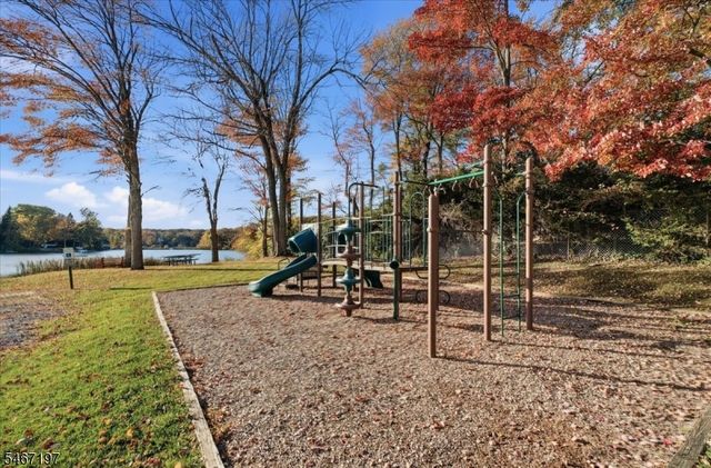 6 Saturn Ct, Vernon Twp., NJ 07422