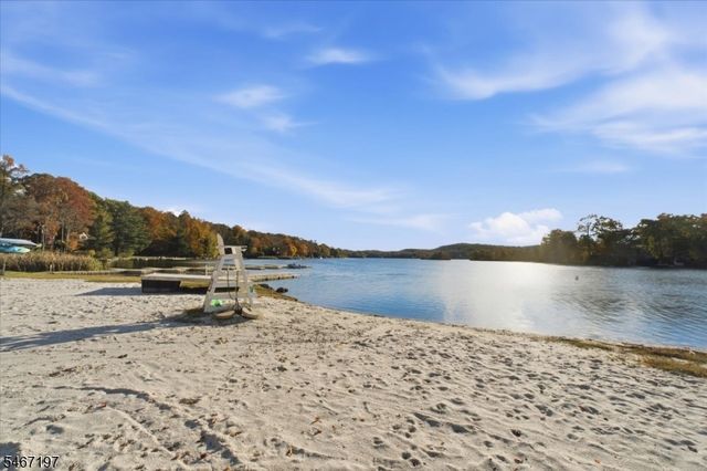 6 Saturn Ct, Vernon Twp., NJ 07422