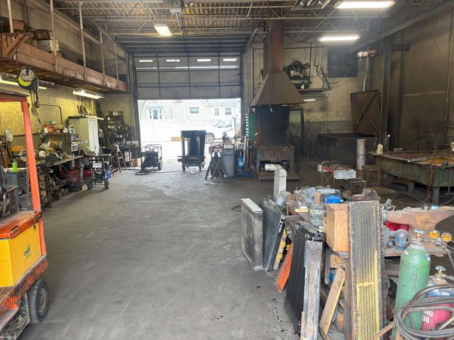 14447 E 9 Mile Road, Warren, MI 48089