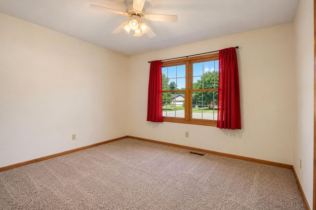 127 Juniper Street NW, Demotte, IN 46310