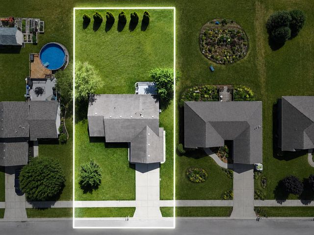127 Juniper Street NW, Demotte, IN 46310