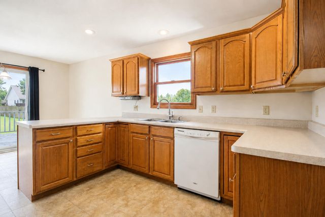 127 Juniper Street NW, Demotte, IN 46310