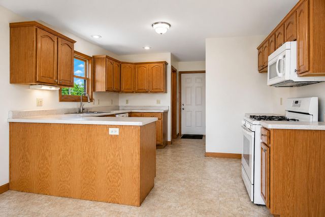 127 Juniper Street NW, Demotte, IN 46310