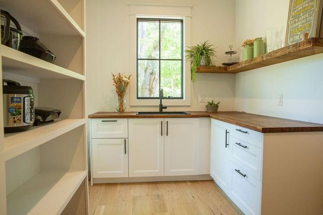 496 Commonwealth Road, Mount Pleasant, SC 29466