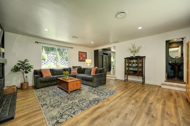 8635 Winding Way, Fair Oaks, CA 95628