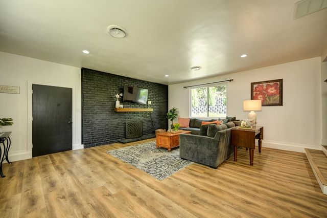 8635 Winding Way, Fair Oaks, CA 95628