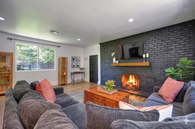8635 Winding Way, Fair Oaks, CA 95628