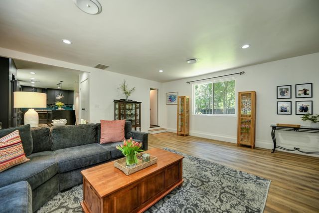 8635 Winding Way, Fair Oaks, CA 95628