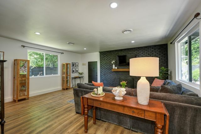 8635 Winding Way, Fair Oaks, CA 95628