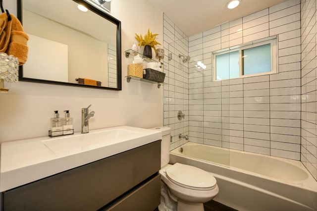 8635 Winding Way, Fair Oaks, CA 95628
