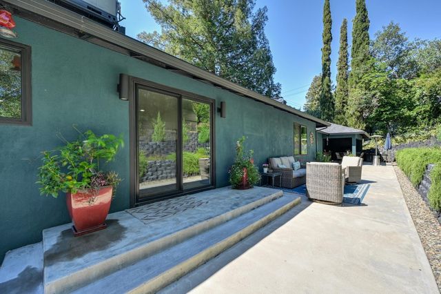 8635 Winding Way, Fair Oaks, CA 95628