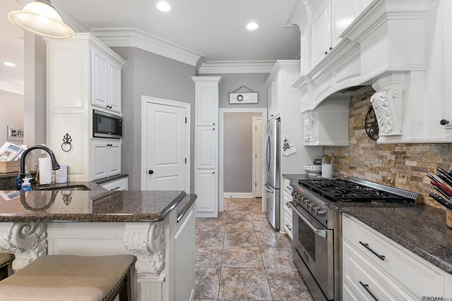 24929 Plantation Lake Ave, Denham Springs, LA 70726