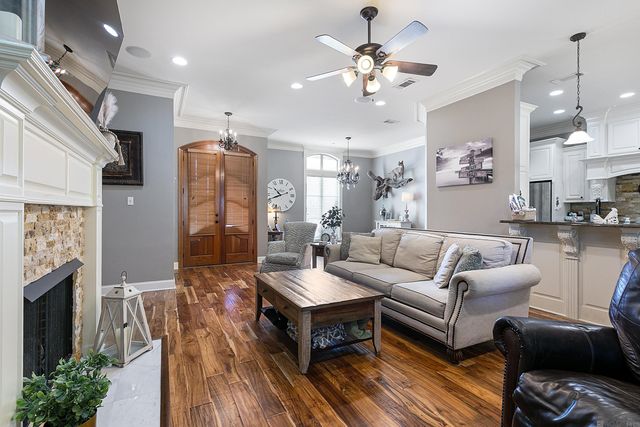 24929 Plantation Lake Ave, Denham Springs, LA 70726