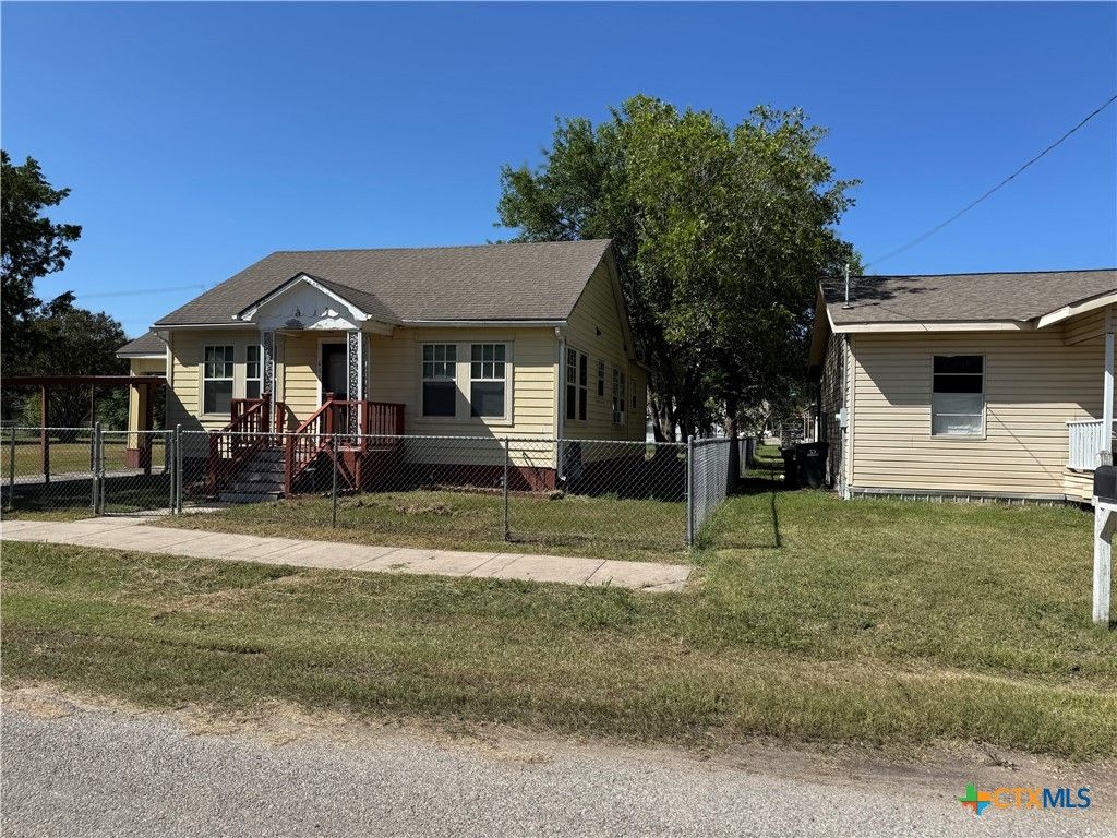Image 1 of property listing at 602 & 606 E Clayton Street, Cuero, TX 77954