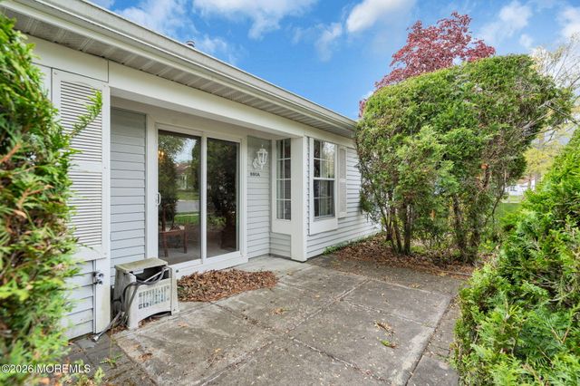 880A Winchester Court, Manchester, NJ 08759