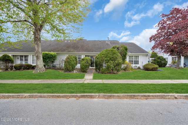 880A Winchester Court, Manchester, NJ 08759
