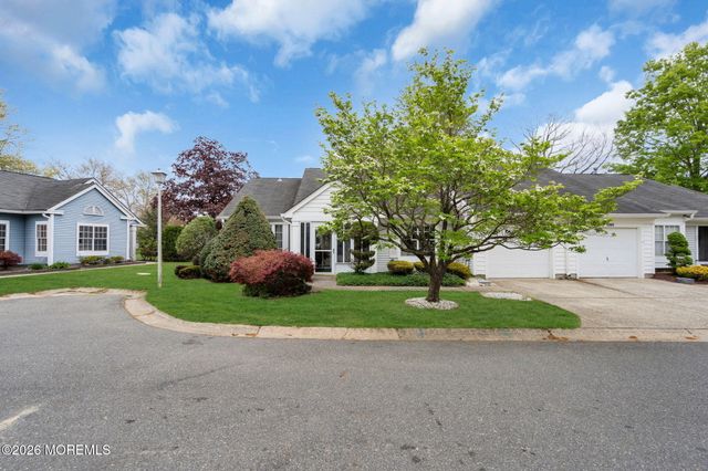 880A Winchester Court, Manchester, NJ 08759