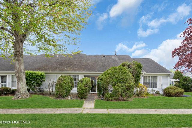 880A Winchester Court, Manchester, NJ 08759