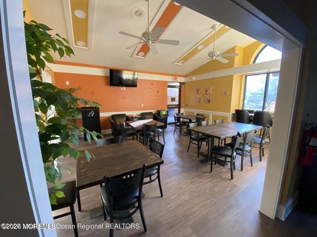 880A Winchester Court, Manchester, NJ 08759
