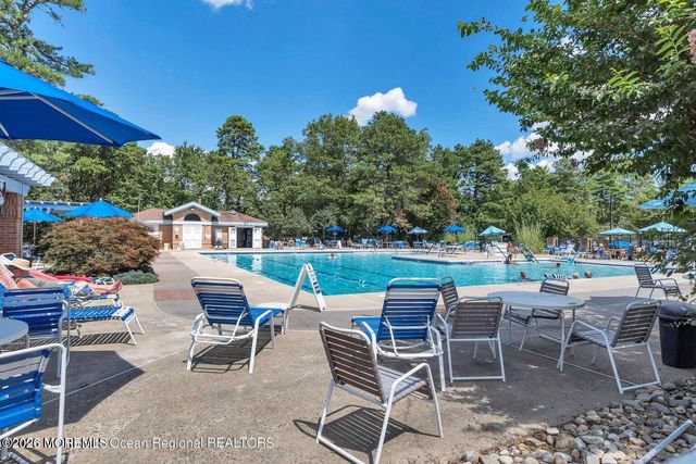 880A Winchester Court, Manchester, NJ 08759