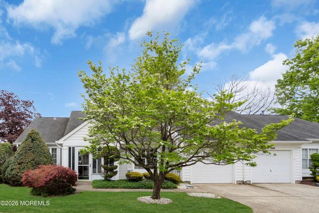 880A Winchester Court, Manchester, NJ 08759