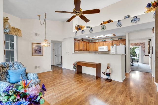 880A Winchester Court, Manchester, NJ 08759
