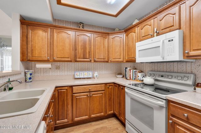 880A Winchester Court, Manchester, NJ 08759