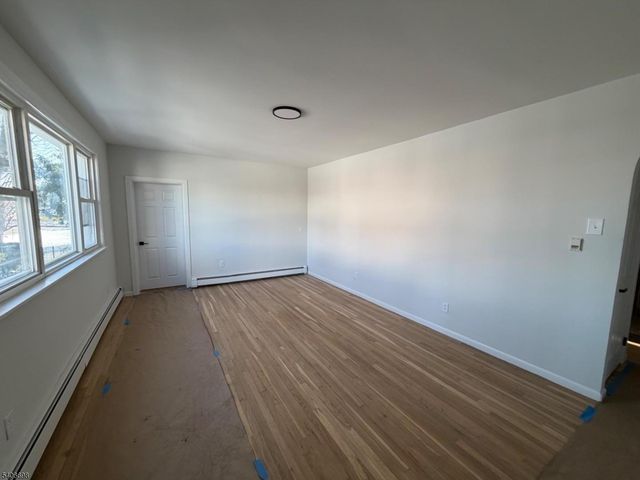 434 Richmond St, Elizabeth City, NJ 07202