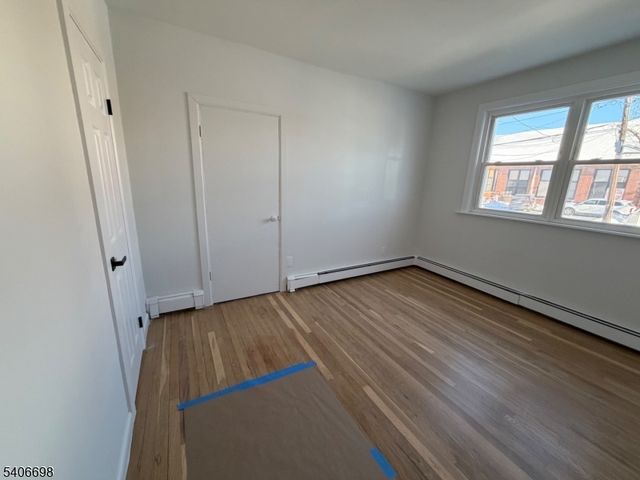 434 Richmond St, Elizabeth City, NJ 07202