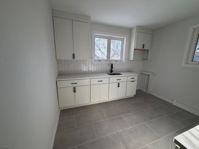 434 Richmond St, Elizabeth City, NJ 07202