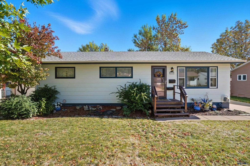 620 WAYSIDE DR, Rapid City, SD 57702
