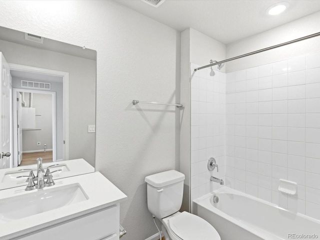 1596 Riverplace Dr 5, Windsor, CO 80550