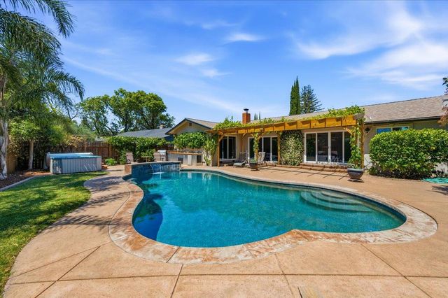 7104 Willey Way, Carmichael, CA 95608