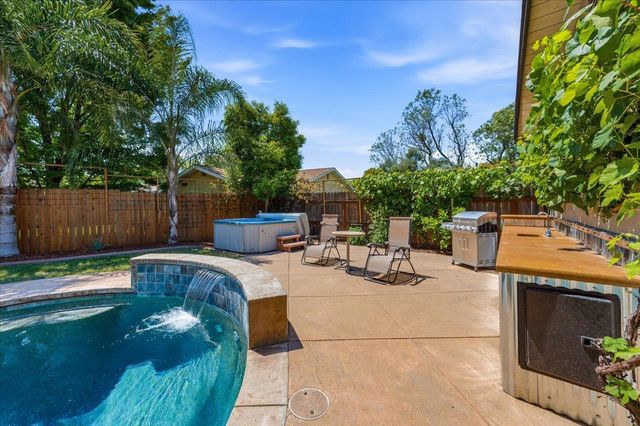 7104 Willey Way, Carmichael, CA 95608