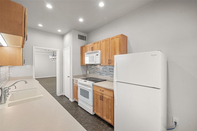 4420 Harlanwood Drive 131, Fort Worth, TX 76109