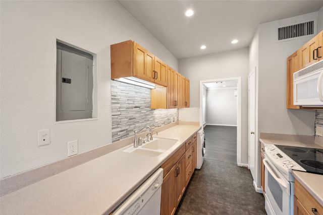 4420 Harlanwood Drive 131, Fort Worth, TX 76109