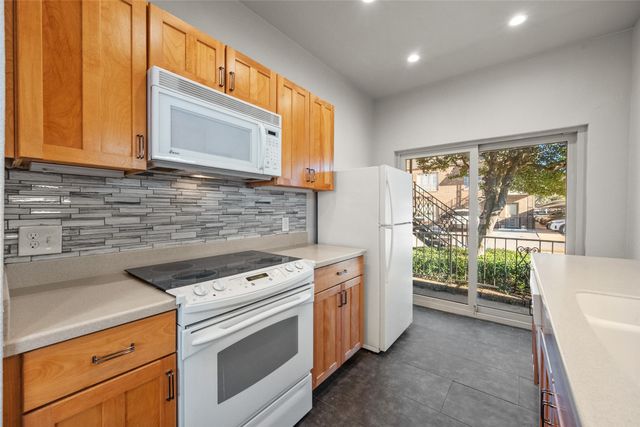 4420 Harlanwood Drive 131, Fort Worth, TX 76109