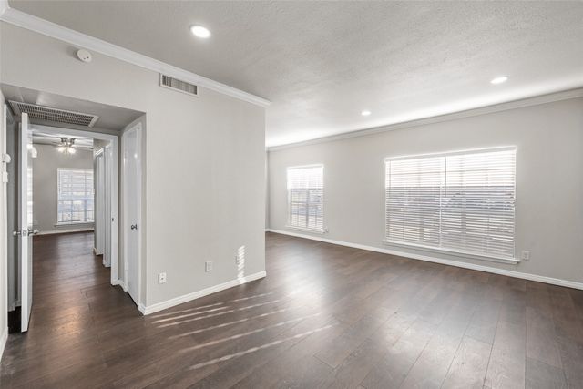 4420 Harlanwood Drive 131, Fort Worth, TX 76109